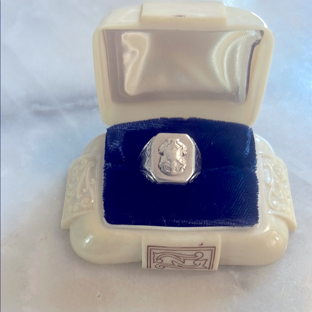 Vintage Sterling Silver Ring with Crest